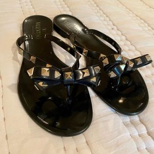 Valentino Garavani rockstud PVC flat thong sandals black